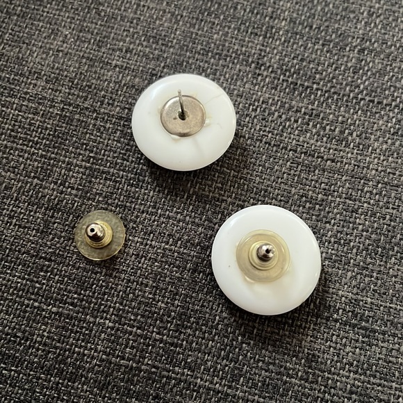 Vintage Large White Lucite Round Post Earrings Retro Minimalist Geometric Stud - Picture 3 of 4